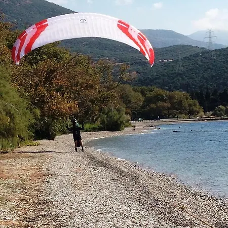 Steinturm Mit Dach-terrasse Zwischen Fluss, Und Gebirge- Spiti Pirgos *