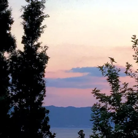 Hébergement de vacances Steinturm Mit Dach-terrasse Zwischen Fluss, Und Gebirge- Spiti Pirgos