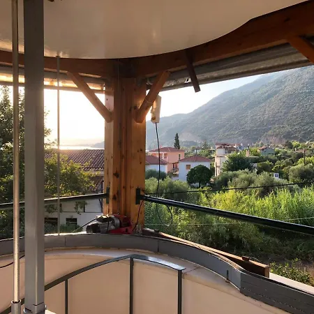 Hébergement de vacances Steinturm Mit Dach-terrasse Zwischen Fluss, Und Gebirge- Spiti Pirgos Paralia Sergoulas
