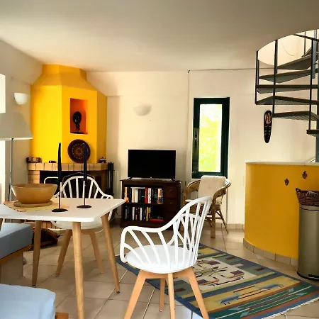 Hébergement de vacances Steinturm Mit Dach-terrasse Zwischen Fluss, Und Gebirge- Spiti Pirgos