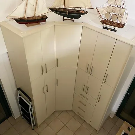 Steinturm Mit Dach-terrasse Zwischen Fluss, Und Gebirge- Spiti Pirgos Paralia Sergoulas