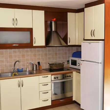 Hébergement de vacances Steinturm Mit Dach-terrasse Zwischen Fluss, Und Gebirge- Spiti Pirgos *