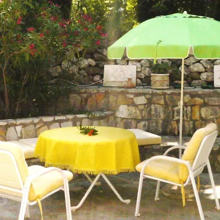 Hébergement de vacances Steinturm Mit Dach-terrasse Zwischen Fluss, Und Gebirge- Spiti Pirgos