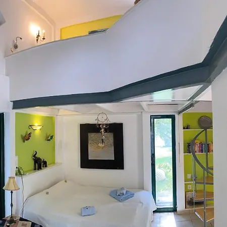 Hébergement de vacances Steinturm Mit Dach-terrasse Zwischen Fluss, Und Gebirge- Spiti Pirgos