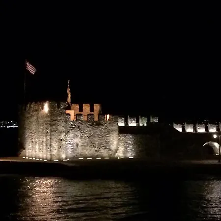 Hébergement de vacances Steinturm Mit Dach-terrasse Zwischen Fluss, Und Gebirge- Spiti Pirgos Paralia Sergoulas