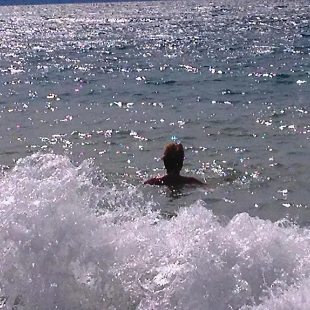 Steinturm Mit Dach-terrasse Zwischen Fluss, Und Gebirge- Spiti Pirgos Hébergement de vacances