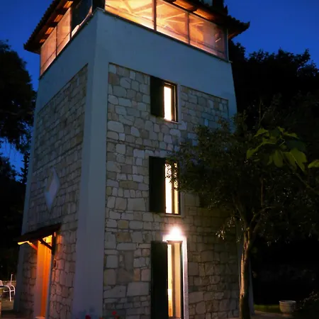 Holiday home Steinturm Mit Dach-terrasse Zwischen Fluss, Und Gebirge- Spiti Pirgos Paralia Sergoulas