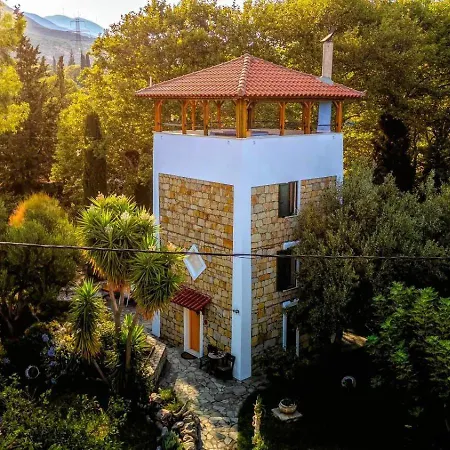Hébergement de vacances Steinturm Mit Dach-terrasse Zwischen Fluss, Und Gebirge- Spiti Pirgos *